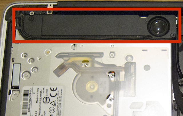 なんだか分からないけどDVDの上に覆い被さる何か なんだか分からないけどDVDの上に覆い被さる何か